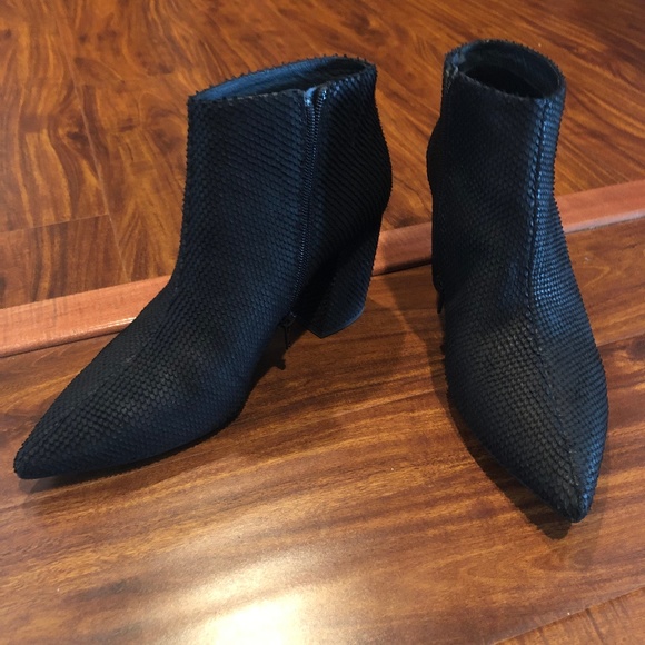 Jeffrey Campbell Shoes - Jeffrey Campbell Black Leather Scale Bootie Sz 8.5